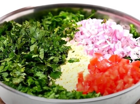 Palak Paneer Paratha 1 Palak Paneer Paratha 1